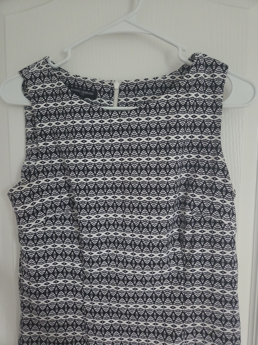 Sleeveless Black and Coral Patterned Shift Dress - Picture 2 of 9